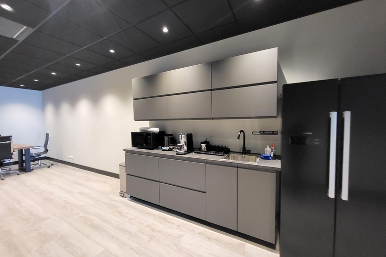 BedrijfsruimteaanSteenbakkerij 23<br/> inNieuwerkerk aan den IJssel