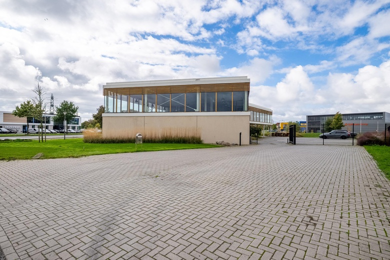 BedrijfsruimteaanRientjesoven 20<br/> inBorne BedrijfsruimteaanRientjesoven 20<br/> inBorne