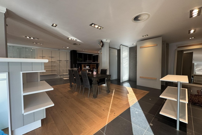 WinkelruimteaanBurgemeester van Baarstraat 34<br/> inVolendam WinkelruimteaanBurgemeester van Baarstraat 34<br/> inVolendam