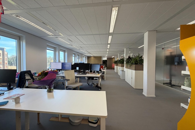 KantoorruimteaanLeeuwenveldseweg 3 f<br/> inWeesp