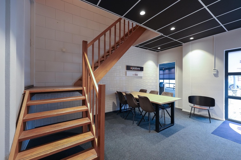 BedrijfsruimteaanLuzernestraat 9<br/> inNieuw-Vennep