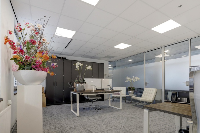 KantoorruimteaanHoogeveenenweg 100<br/> inNieuwerkerk aan den IJssel