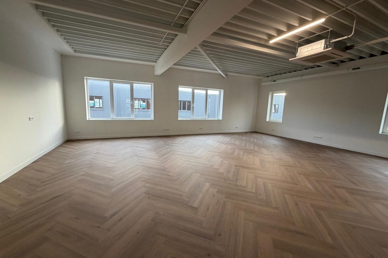 BedrijfsruimteaanVan der Waalsstraat 42<br/> inZoetermeer