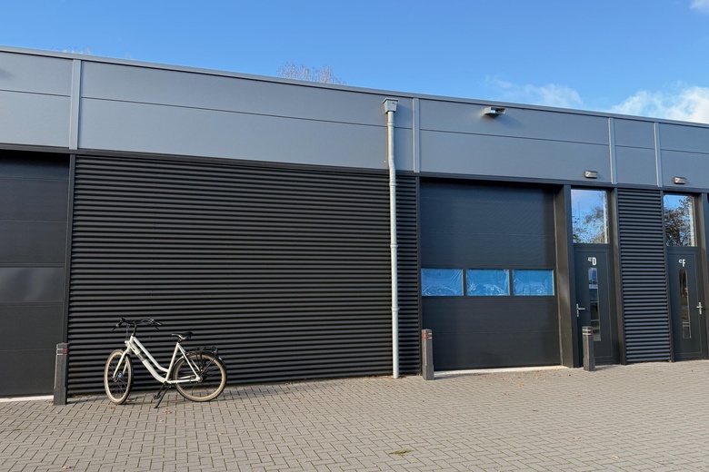 BedrijfsruimteaanOranjelaan 42<br/> inBeek en Donk