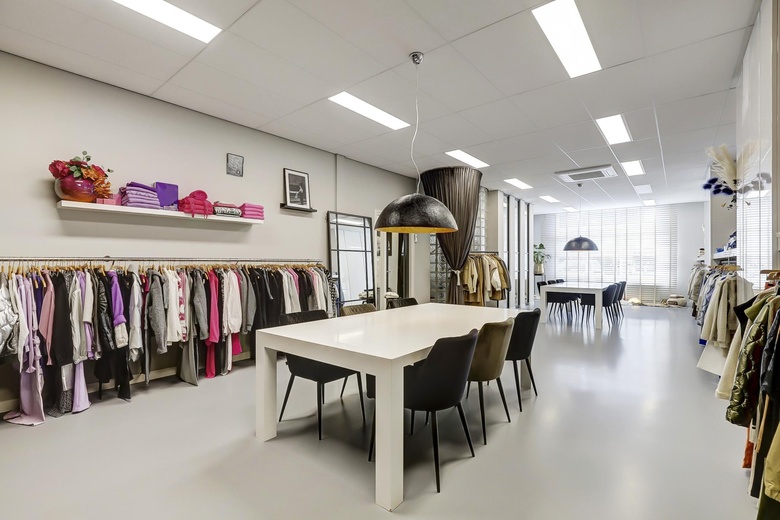 BedrijfsruimteaanDe Lasso-Zuid 9<br/> inRoelofarendsveen BedrijfsruimteaanDe Lasso-Zuid 9<br/> inRoelofarendsveen