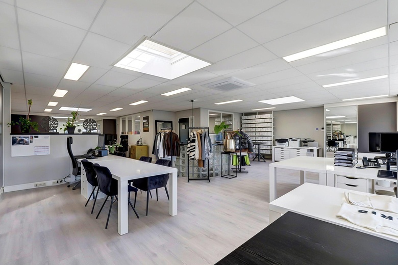 BedrijfsruimteaanDe Lasso-Zuid 9<br/> inRoelofarendsveen