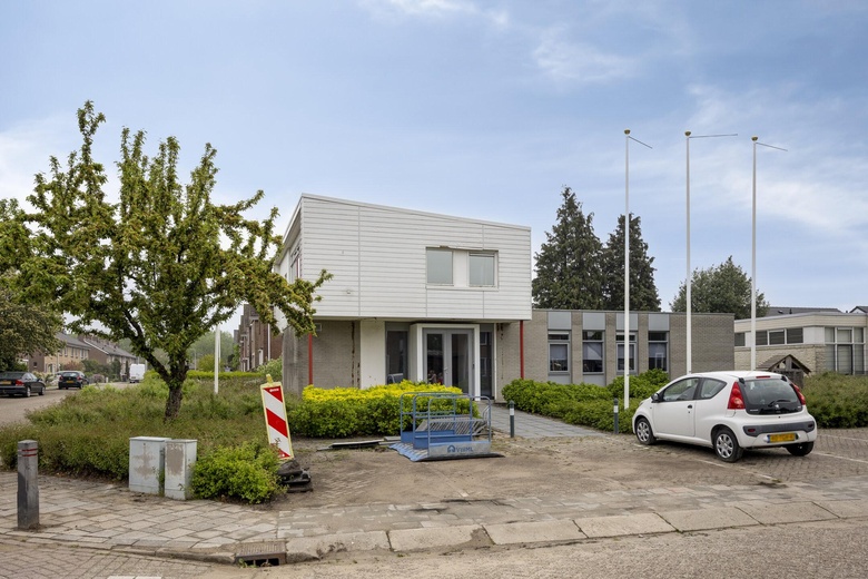 BedrijfsruimteaanLijsterbesstraat 1<br/> inLutten