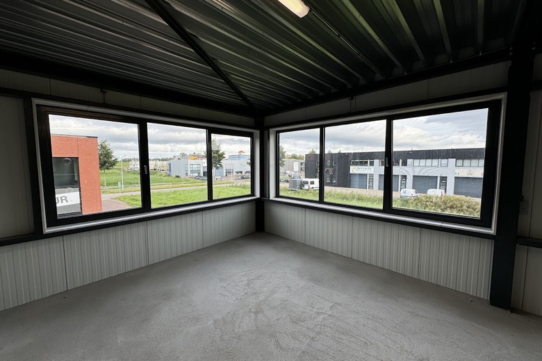 BedrijfsruimteaanJade 120<br/> inDordrecht BedrijfsruimteaanJade 120<br/> inDordrecht