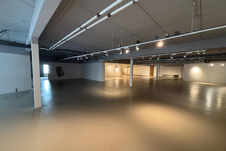 WinkelruimteaanVenlosingel 21<br/> inArnhem WinkelruimteaanVenlosingel 21<br/> inArnhem