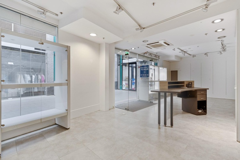 WinkelruimteaanRoersingelpassage 23<br/> inRoermond WinkelruimteaanRoersingelpassage 23<br/> inRoermond