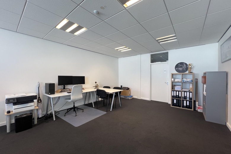 KantoorruimteaanVeersedijk 59<br/> inHendrik-Ido-Ambacht KantoorruimteaanVeersedijk 59<br/> inHendrik-Ido-Ambacht