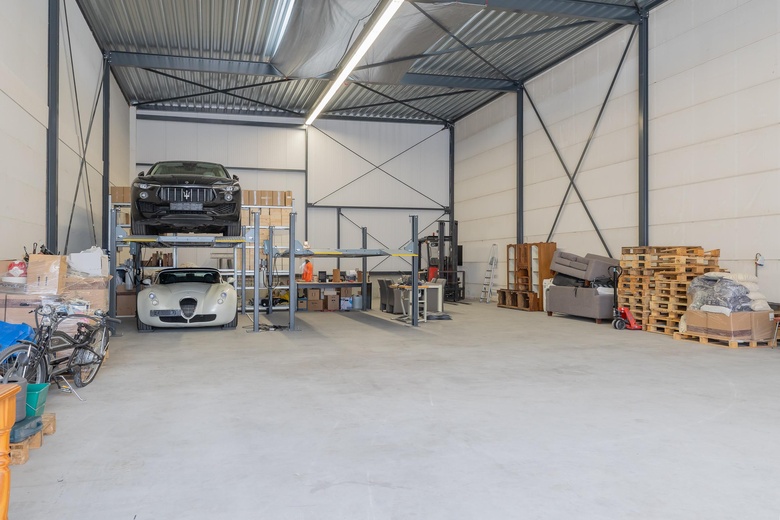 BedrijfsruimteaanIndustriekade 18 d<br/> inSassenheim