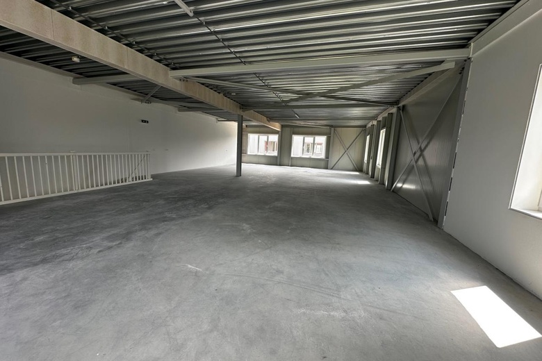 BedrijfsruimteaanVan der Waalsstraat 42<br/> inZoetermeer BedrijfsruimteaanVan der Waalsstraat 42<br/> inZoetermeer