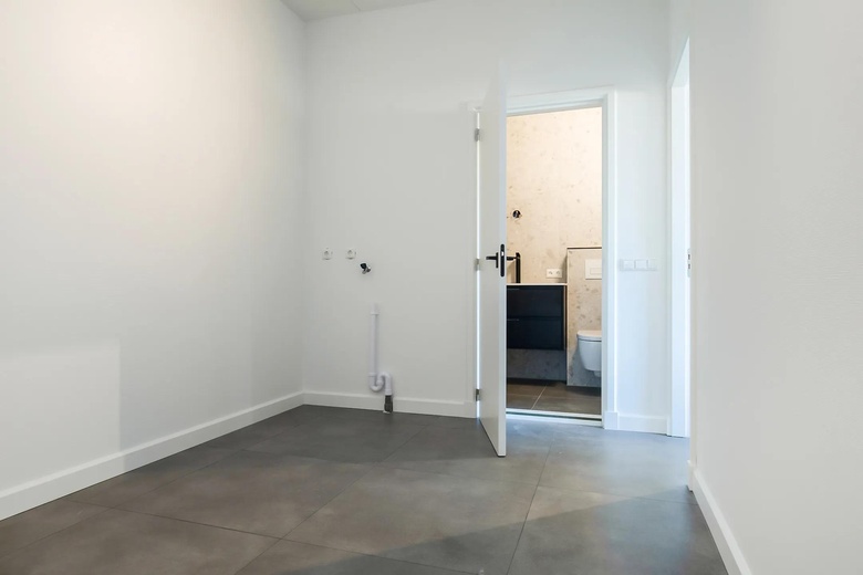 BedrijfsruimteaanAmbachtsweg 11 c<br/> inOosthuizen