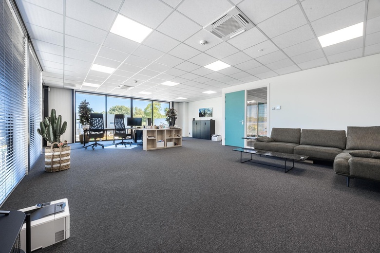 BedrijfsruimteaanDwarsvaartweg 6<br/> inLelystad BedrijfsruimteaanDwarsvaartweg 6<br/> inLelystad