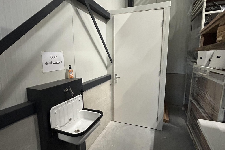 BedrijfsruimteaanLeeuwerikweg 26 - 30<br/> inDe Mortel