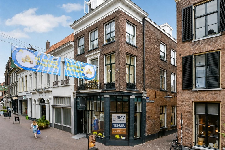 Bekijk foto Winkelruimte aan de Bakkerstraat 12 in Arnhem Bekijk foto Winkelruimte aan de Bakkerstraat 12 in Arnhem