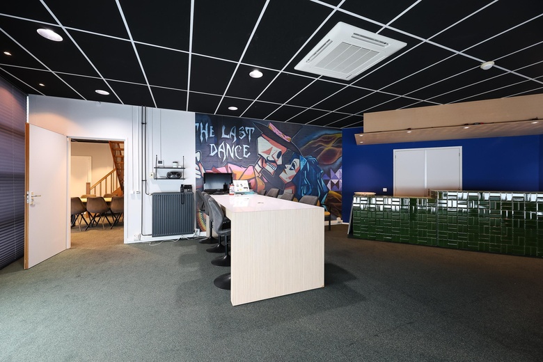 BedrijfsruimteaanLuzernestraat 9<br/> inNieuw-Vennep