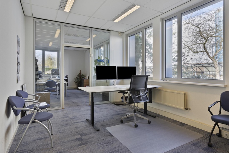 BedrijfsruimteaanGrotestraat 12<br/> inHeesbeen BedrijfsruimteaanGrotestraat 12<br/> inHeesbeen