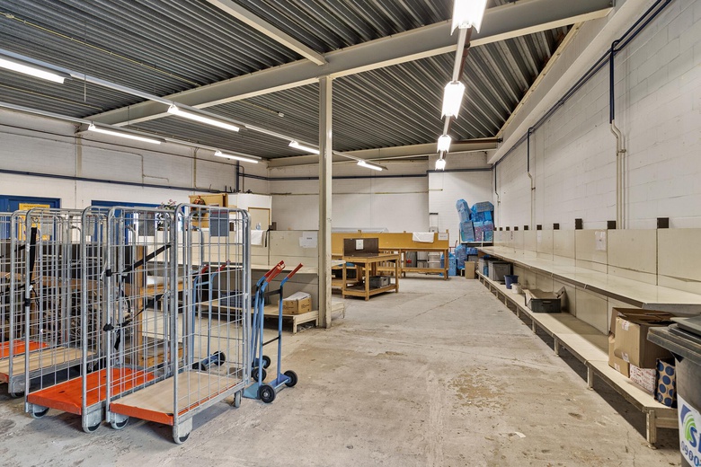 WinkelruimteaanOberonweg 274<br/> inSpijkenisse WinkelruimteaanOberonweg 274<br/> inSpijkenisse