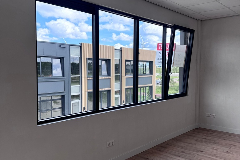 BedrijfsruimteaanJarmuiden 27 N<br/> inAmsterdam