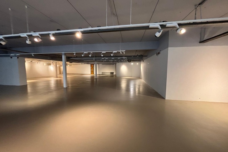 WinkelruimteaanVenlosingel 21<br/> inArnhem WinkelruimteaanVenlosingel 21<br/> inArnhem