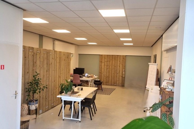 KantoorruimteaanAmbachtsweg 4 D<br/> inOosthuizen