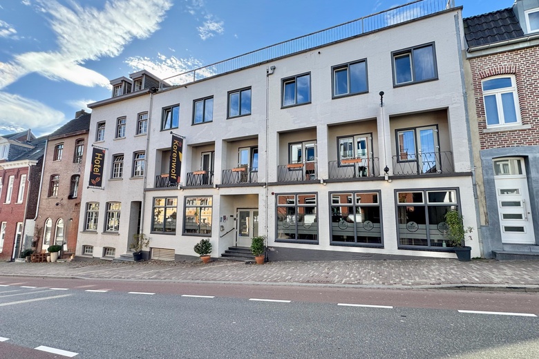 Bekijk foto Horeca aan de Dorpsstraat 10 in Gulpen Bekijk foto Horeca aan de Dorpsstraat 10 in Gulpen