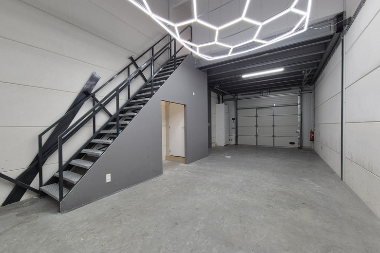 BedrijfsruimteaanIndustrieweg 11 02<br/> inVuren