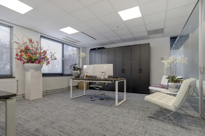 KantoorruimteaanHoogeveenenweg 100<br/> inNieuwerkerk aan den IJssel