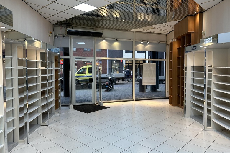 WinkelruimteaanVan Boetzelaerstraat 7<br/> inAlphen aan den Rijn