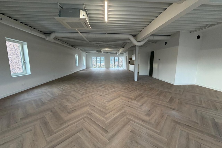 BedrijfsruimteaanVan der Waalsstraat 42<br/> inZoetermeer