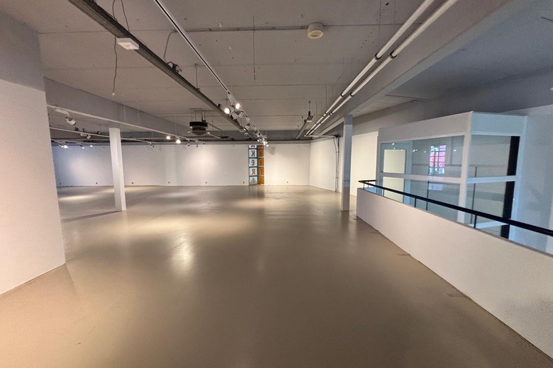 WinkelruimteaanVenlosingel 21<br/> inArnhem WinkelruimteaanVenlosingel 21<br/> inArnhem