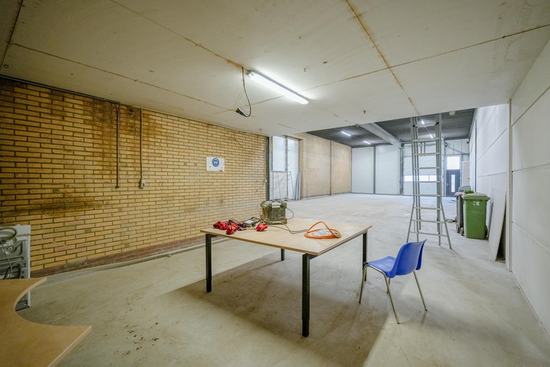 BedrijfsruimteaanOranjelaan 42 j<br/> inBeek en Donk