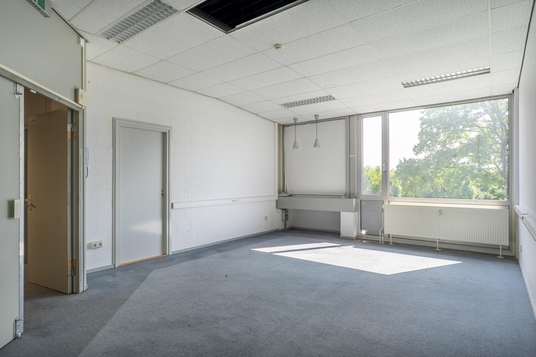 BedrijfsruimteaanKlarenanstelerweg 5<br/> inKerkrade BedrijfsruimteaanKlarenanstelerweg 5<br/> inKerkrade