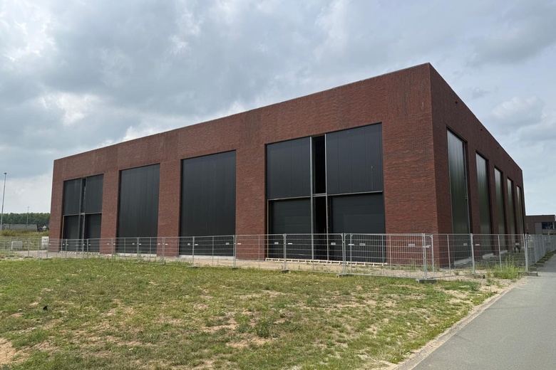 BedrijfsruimteaanTitaniumlaan 40 - 48<br/> inDen Bosch BedrijfsruimteaanTitaniumlaan 40 - 48<br/> inDen Bosch
