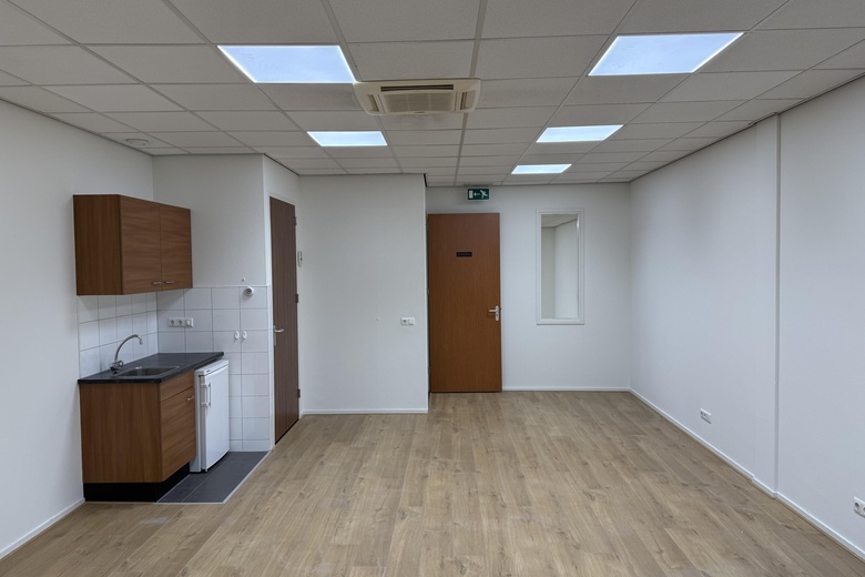 BedrijfsruimteaanZwolseweg 37<br/> inBarendrecht