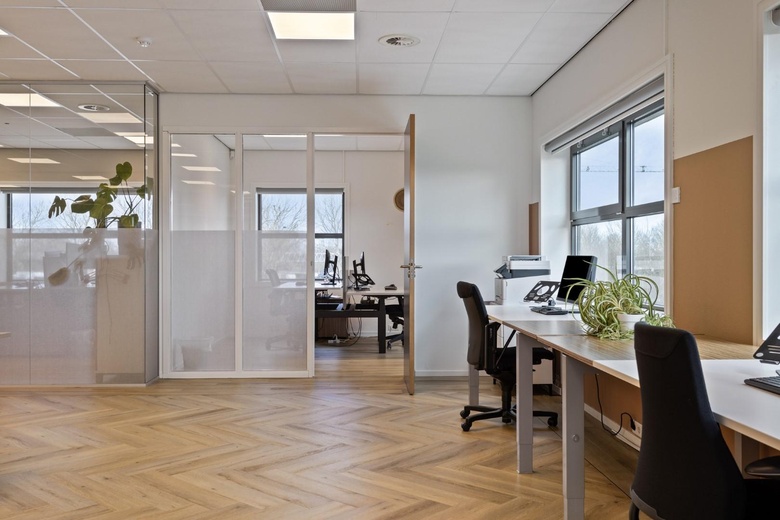KantoorruimteaanLangesteijn 112<br/> inHendrik-Ido-Ambacht KantoorruimteaanLangesteijn 112<br/> inHendrik-Ido-Ambacht