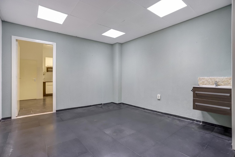 BedrijfsruimteaanJachthuisstraat 5<br/> inKloetinge BedrijfsruimteaanJachthuisstraat 5<br/> inKloetinge