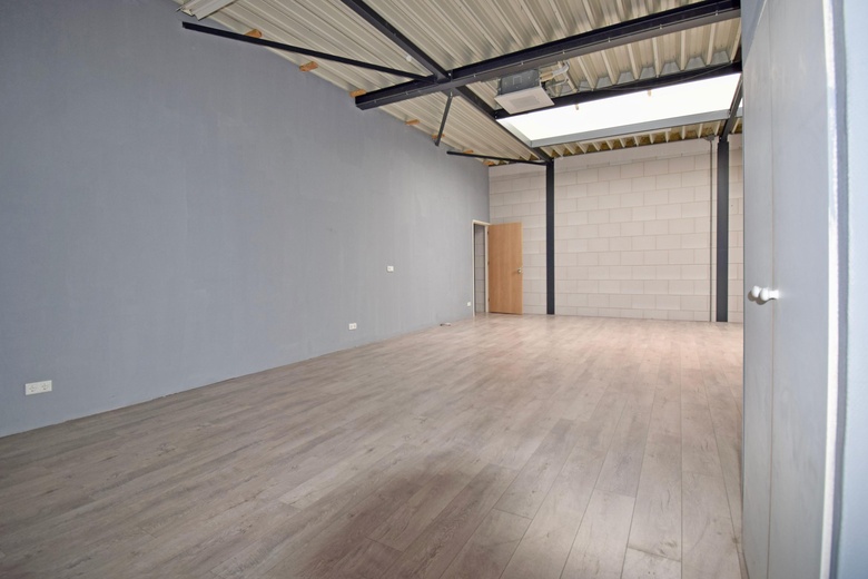 BedrijfsruimteaanAugustapolder 8<br/> inBarendrecht BedrijfsruimteaanAugustapolder 8<br/> inBarendrecht