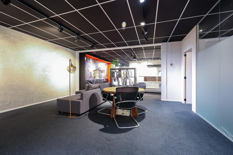 BedrijfsruimteaanLuzernestraat 9<br/> inNieuw-Vennep