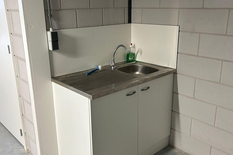 BedrijfsruimteaanKnibbelweg 73<br/> inZevenhuizen