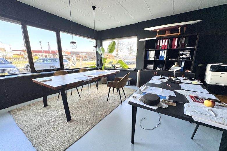 BedrijfsruimteaanSchimminck 15<br/> inZaltbommel BedrijfsruimteaanSchimminck 15<br/> inZaltbommel