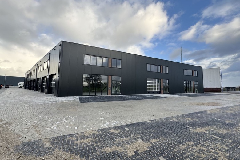 BedrijfsruimteaanEXPEDITIEWEG 22 15<br/> inBoven-Leeuwen BedrijfsruimteaanEXPEDITIEWEG 22 15<br/> inBoven-Leeuwen