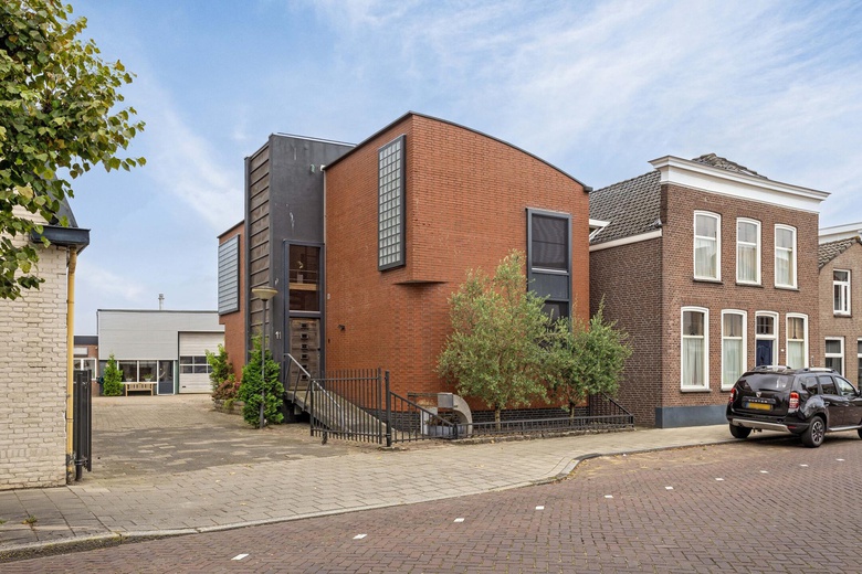 BedrijfsruimteaanLoeffstraat 11<br/> inWaalwijk