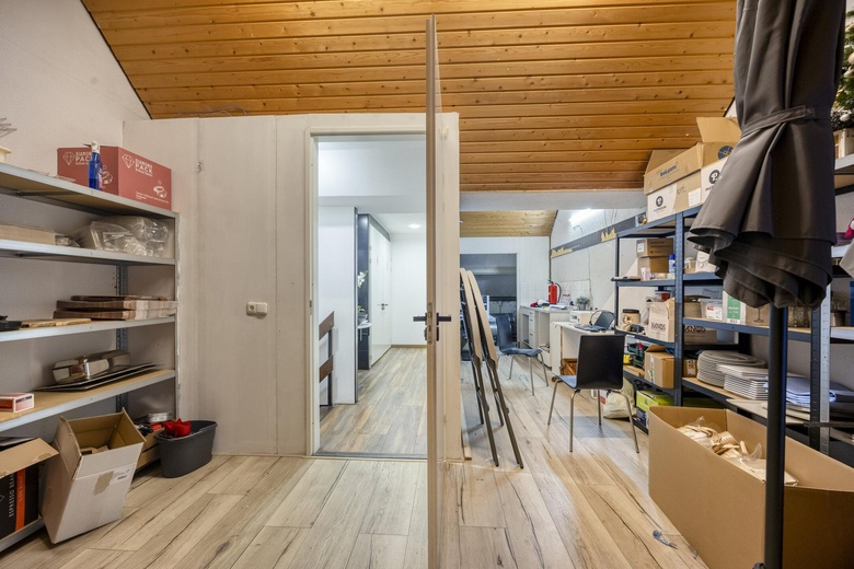 WinkelruimteaanMiddenbaan 66<br/> inBarendrecht