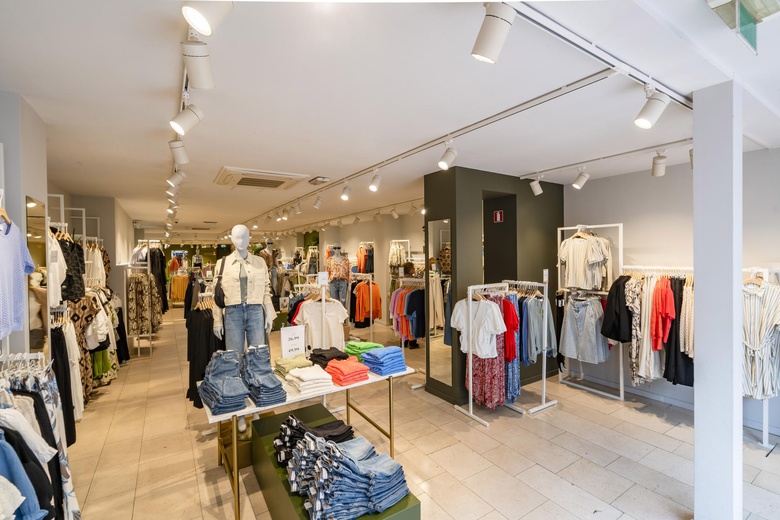 WinkelruimteaanDemer 17<br/> inEindhoven WinkelruimteaanDemer 17<br/> inEindhoven