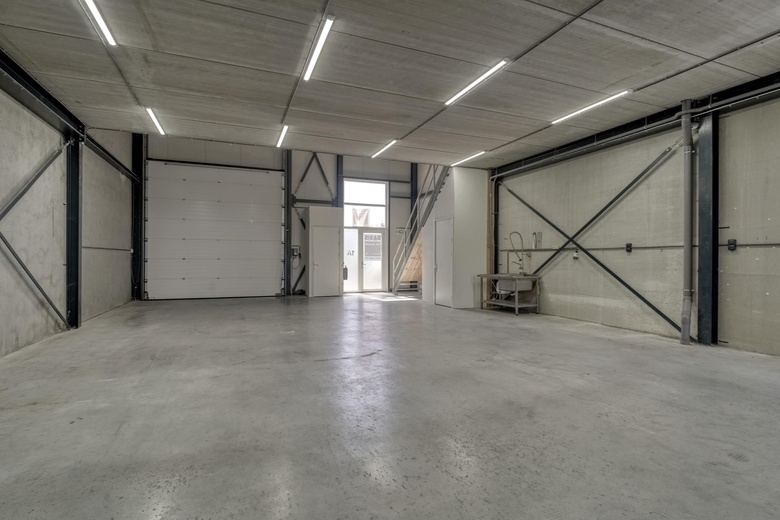 BedrijfsruimteaanMadame Curiestraat 1 a<br/> inSassenheim BedrijfsruimteaanMadame Curiestraat 1 a<br/> inSassenheim