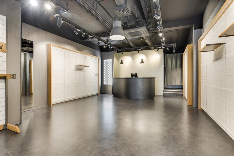 WinkelruimteaanVarkensmarkt 13<br/> inRoermond WinkelruimteaanVarkensmarkt 13<br/> inRoermond