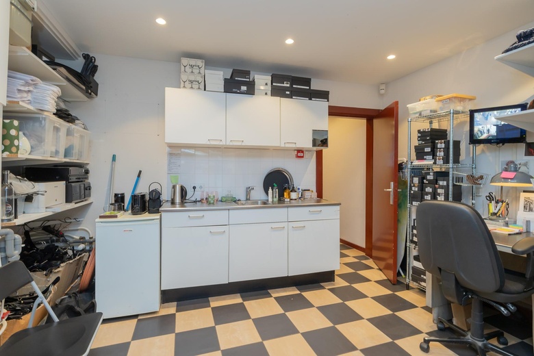 WinkelruimteaanHaarlemmerstraat 18<br/> inLeiden WinkelruimteaanHaarlemmerstraat 18<br/> inLeiden